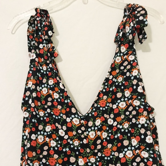 1 left Black Floral Romper in large - Picture 6 of 7